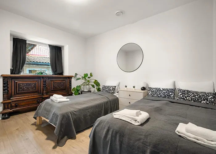One Of A Kind In Bergen I 7 Bedrooms I 15 Guests!