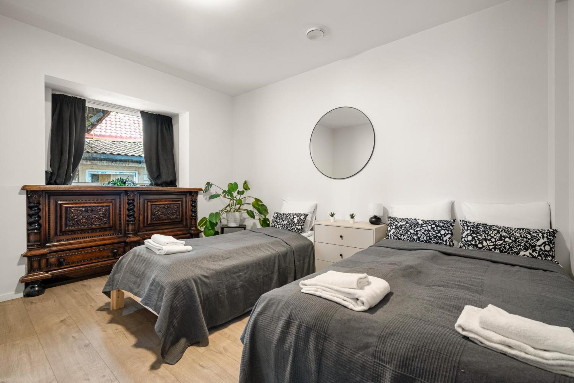 Apartment One Of A Kind In I 7 Bedrooms I 15 Guests!