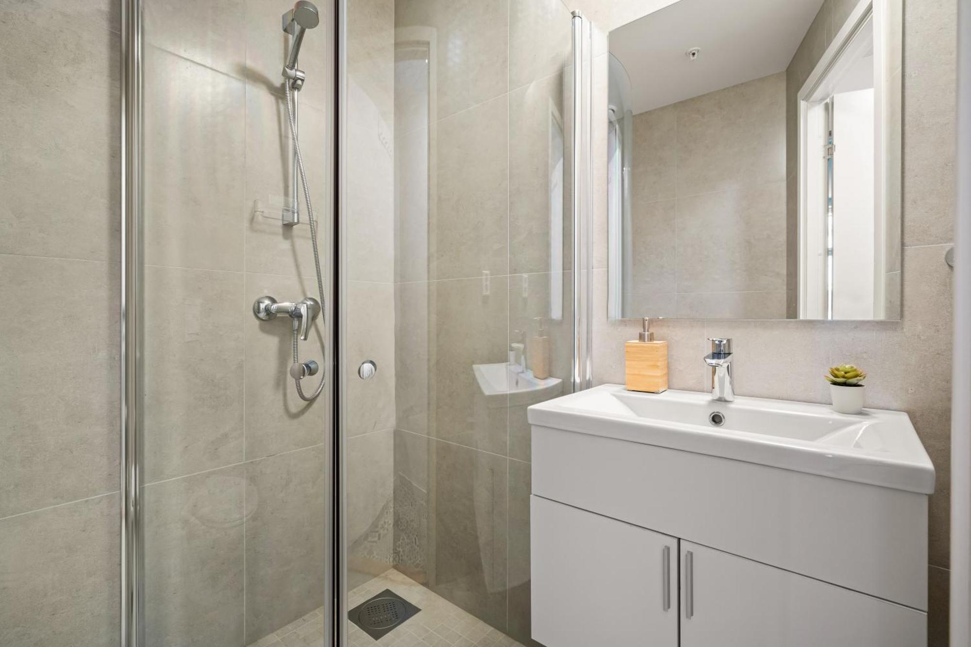 One Of A Kind In I 7 Bedrooms I 15 Guests! *